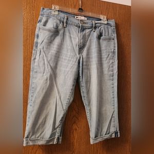 Levi's Capris